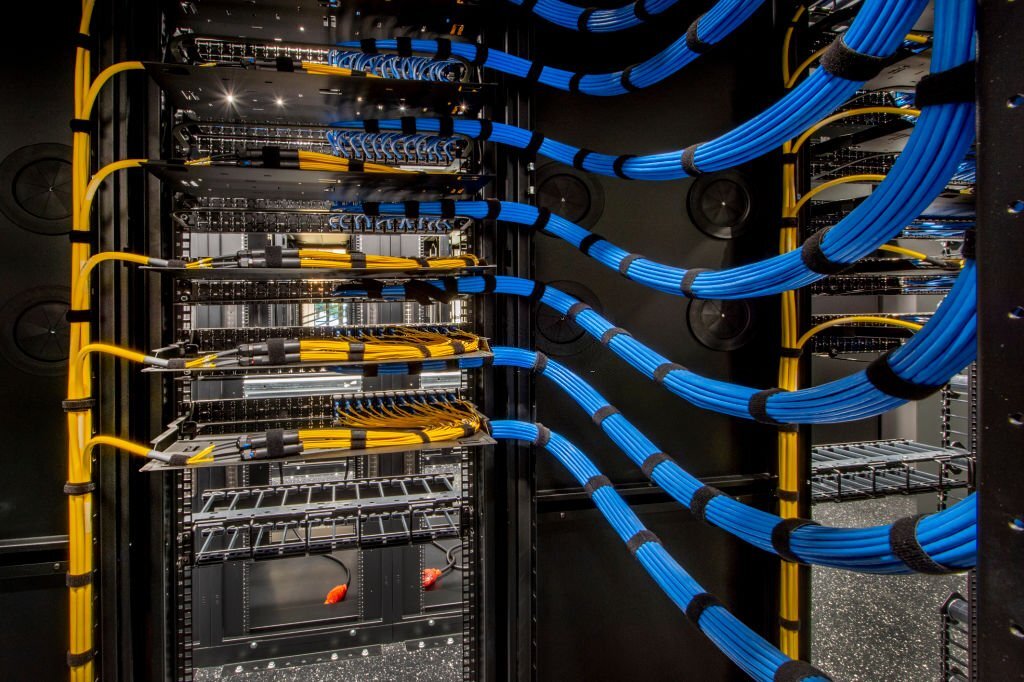 Fiber Optic and Cat 6 wiring in a server room oneworldlogixcom structure cabeling