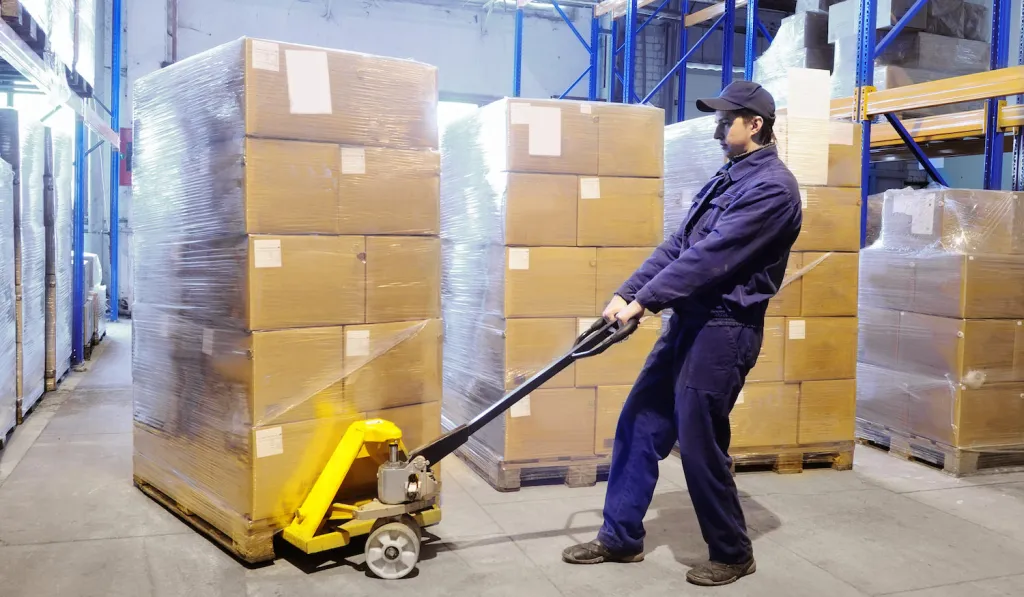 iStock969239351 oneworldlogixcom 3pl services